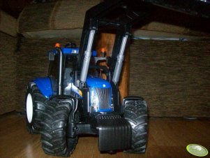 New Holland T8040