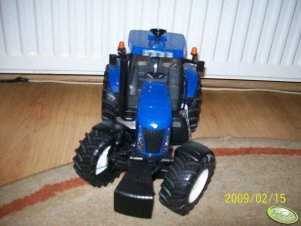 New Holland T8040