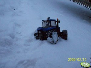 New Holland T8040