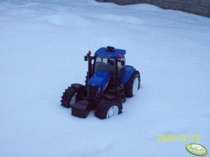 New Holland T8040