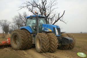 New Holland T8040