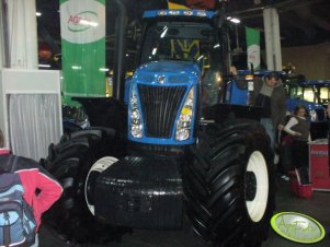 New Holland T8040