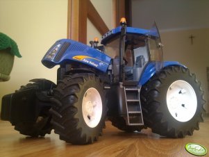 New Holland T8040