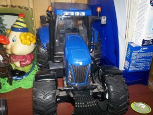 New Holland T8040