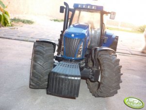 New Holland T8040