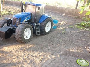 New Holland T8040