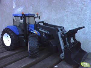 New Holland T8040