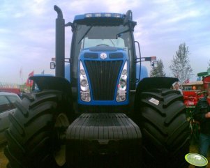 New Holland T8040