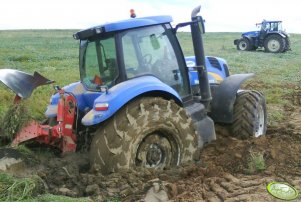 New Holland T8050