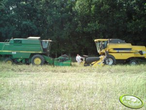 New Holland TC 5070 i John Deere 2256