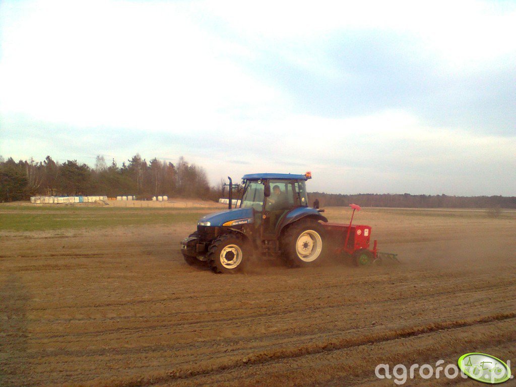 Foto traktor New Holland TD5010 #356217 - Galeria rolnicza agrofoto