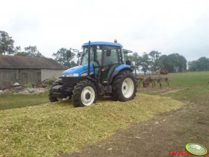 New Holland TD70D