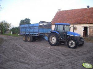 New Holland TD95D i rozrzutnik 