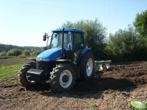 New Holland TD95D + pług 