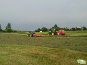 New Holland TL100 + Kuhn i John Deere 6830 + Welger