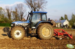 New Holland TM120 + Unia Ares