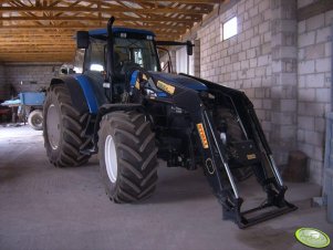 New Holland TM175