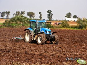 New Holland TS135