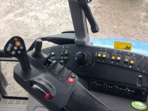 New Holland TVT 170 - środek