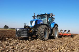 New Holland T7.200 + Kuhn Vari-Master