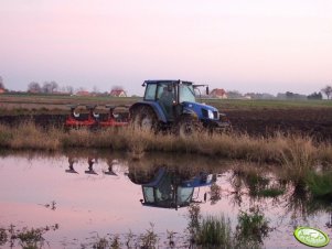NH T5060 + Kuhn Master 102 4-skibowy