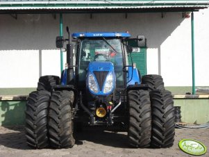 NH T6080 PC + blizniaki