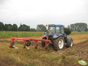 NH TD5030 + pług Agro-masz 4*40