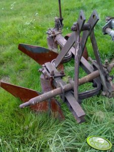 Pług ruski 2-skibowy