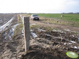 Pola i słupek graniczny