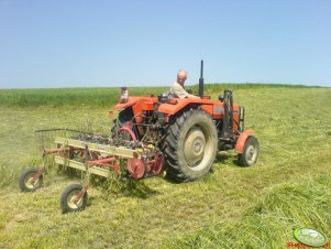 Przetrząsarko zgrabiarka Akpil