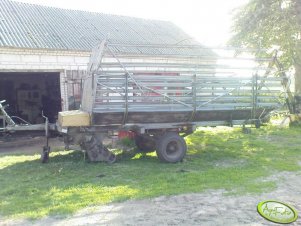 Przyczepa samozbierająca T-010/1