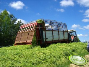 Przyczepa samozbierająca