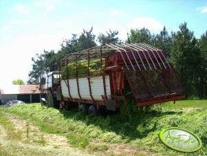 Przyczepa samozbierająca