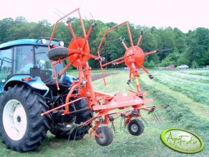 Rozbijak pokosów złożony do  jazdy po drogach