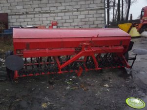 Siewnik nieznanej firmy 