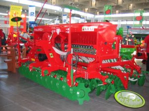 Siewnik uprawowo-siewny