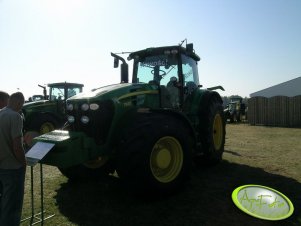 Śliczny nowy traktorek, szkoda tylko ze musiałem focic pod