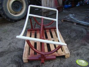 Stawiacz do balotów "Kołyska" własnej produkcji