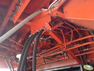 Uchwyt przewodów hydraulicznych w rekordzie.