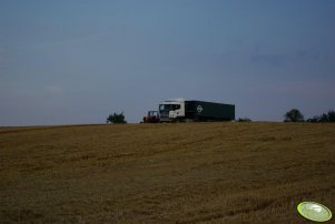 Ursus 330M i Scania 144L czekające na ich kolejke