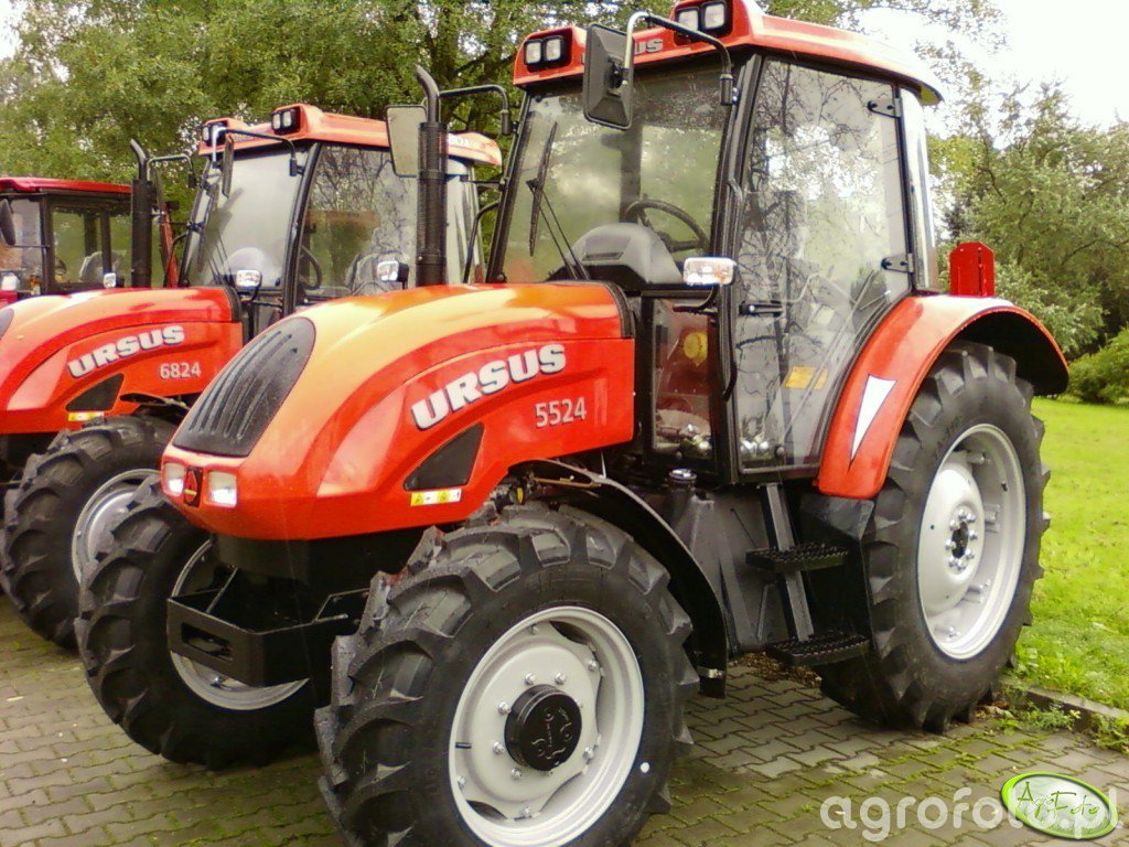 Foto traktor Ursus 5524 id:239560 - Galeria rolnicza agrofoto