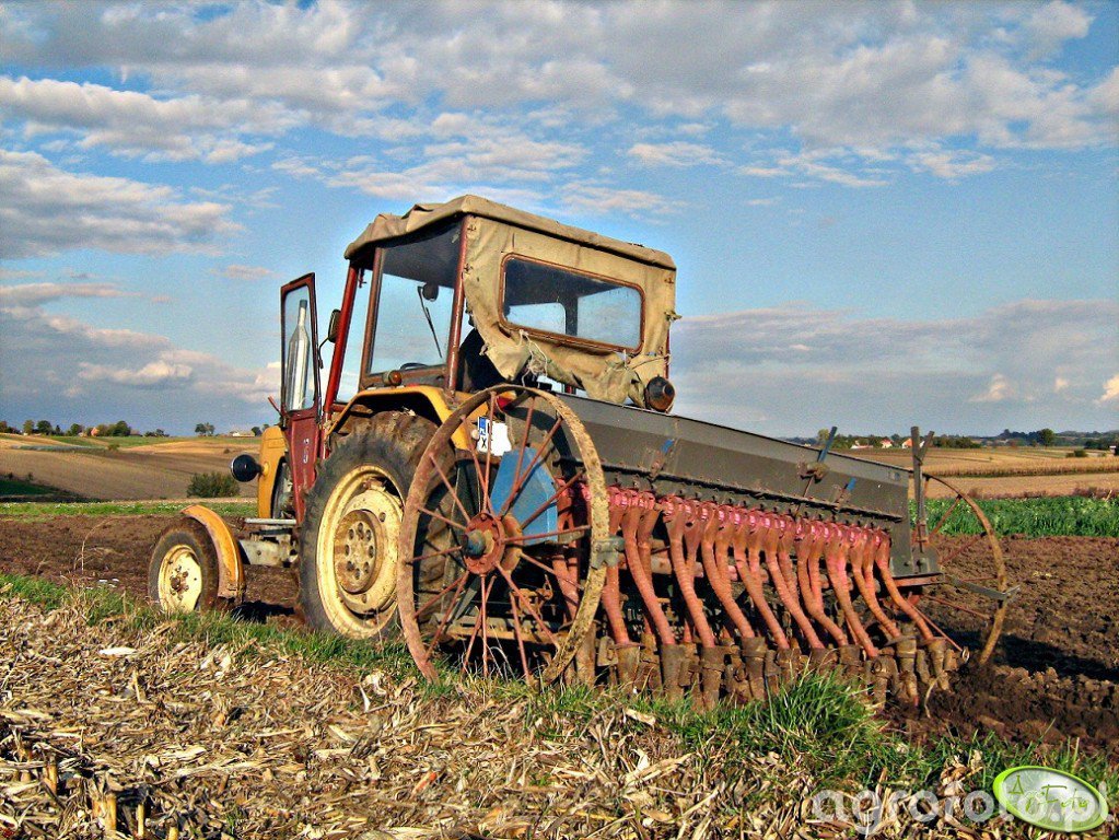 Foto Traktor Ursus C 330 I Siewnik Kaszub Id390716 Galeria Rolnicza Agrofoto 6272