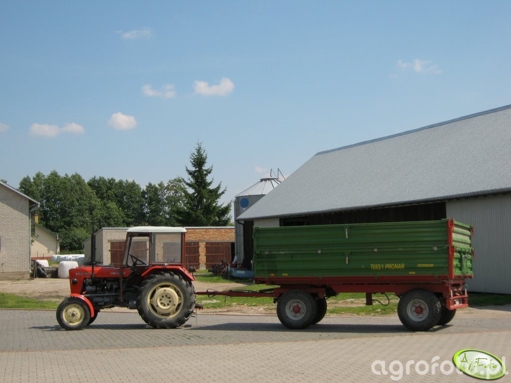 Zdjęcie Ciagnik Ursus C 330 Przyczepa 232683 Galeria Rolnicza Agrofoto 2640