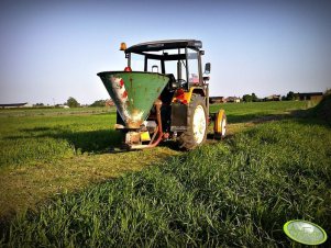 Ursus C-330 + rozsiewacz nawozów Agromet Czarna- Białostocka 