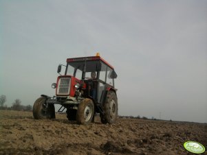 Ursus C-330 + rozsiewacz nawozów 