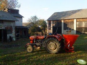 Ursus C-330 + Rozsiewacz