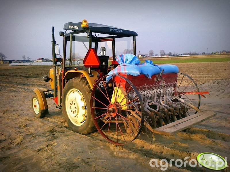 Foto Ciagnik Ursus C 330 Siewnik Zbożowy So 14 357283 Galeria Rolnicza Agrofoto 5011