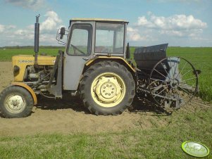 Ursus C-330M z siewnikiem