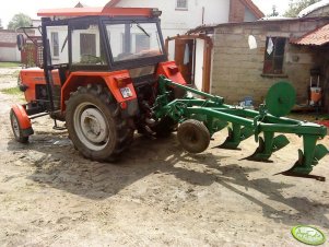 Ursus C-360 + pług podorywkowy