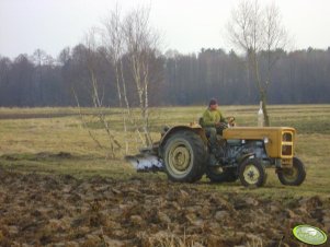 Ursus C-360 + Pług